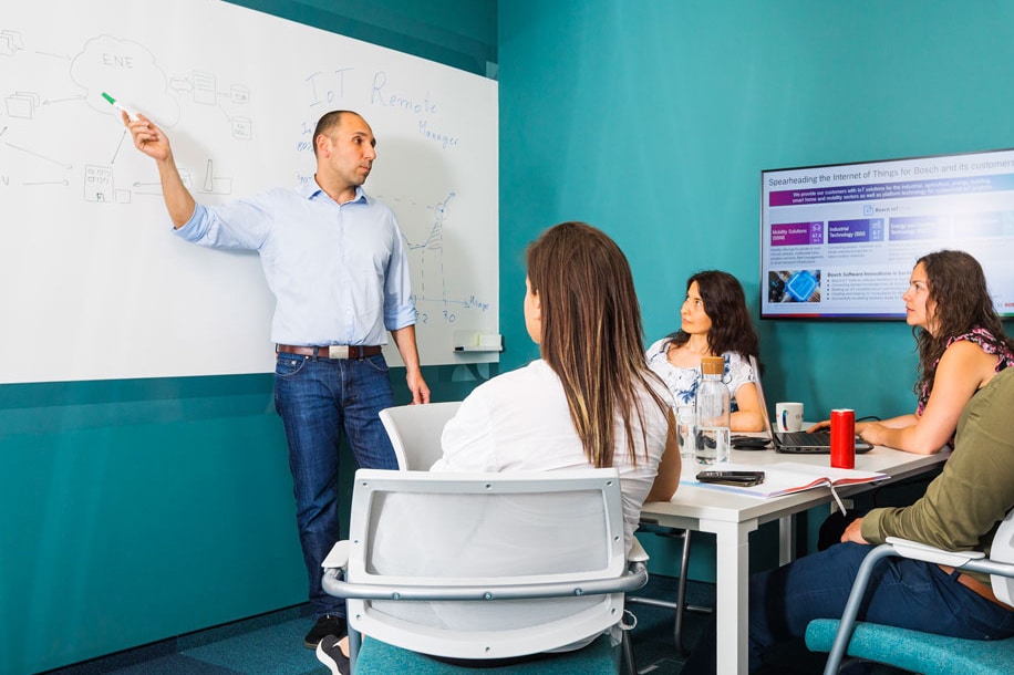 Presentation on an ESCREO wall